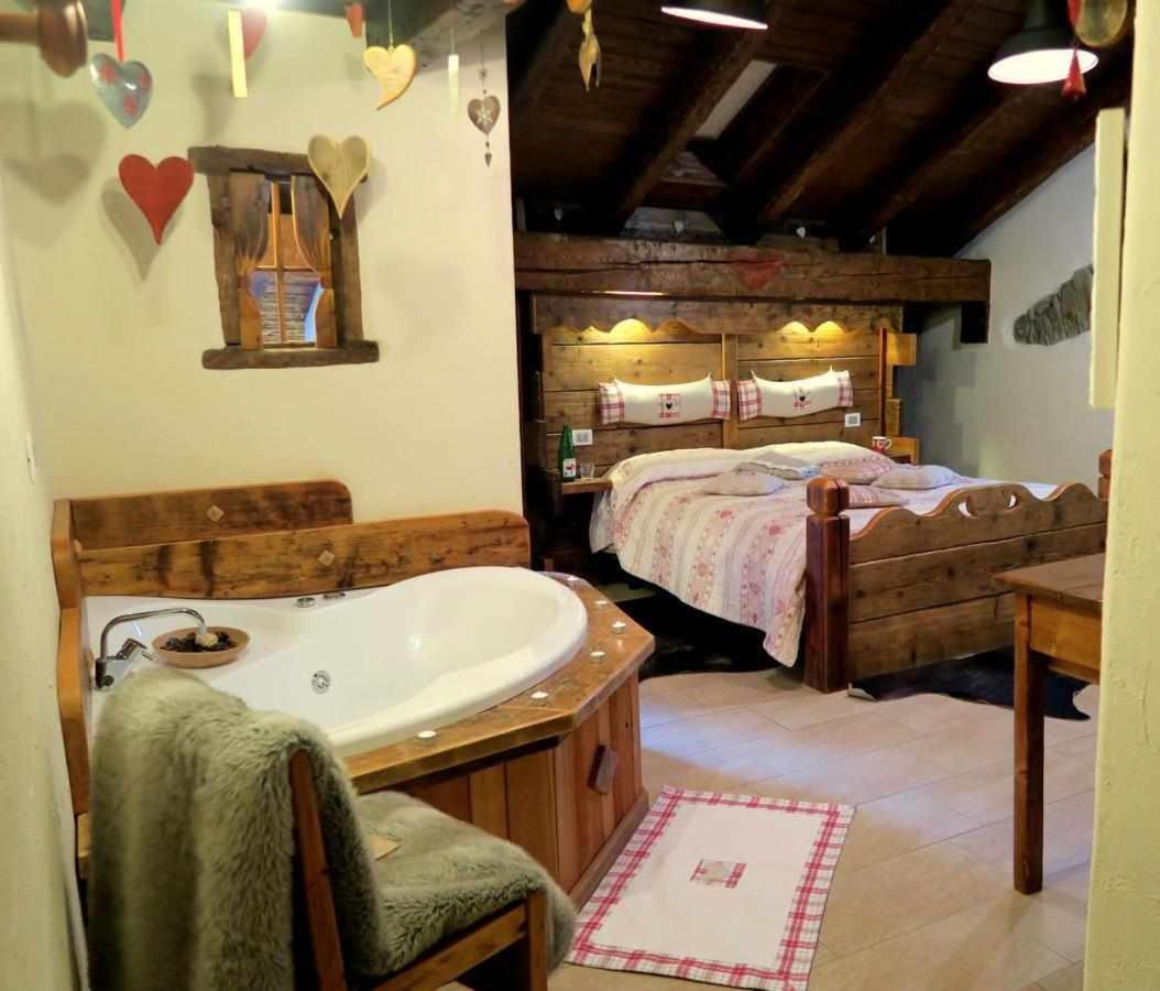 Romantica Suite Con Vasca Idromassaggio Aosta Exterior photo