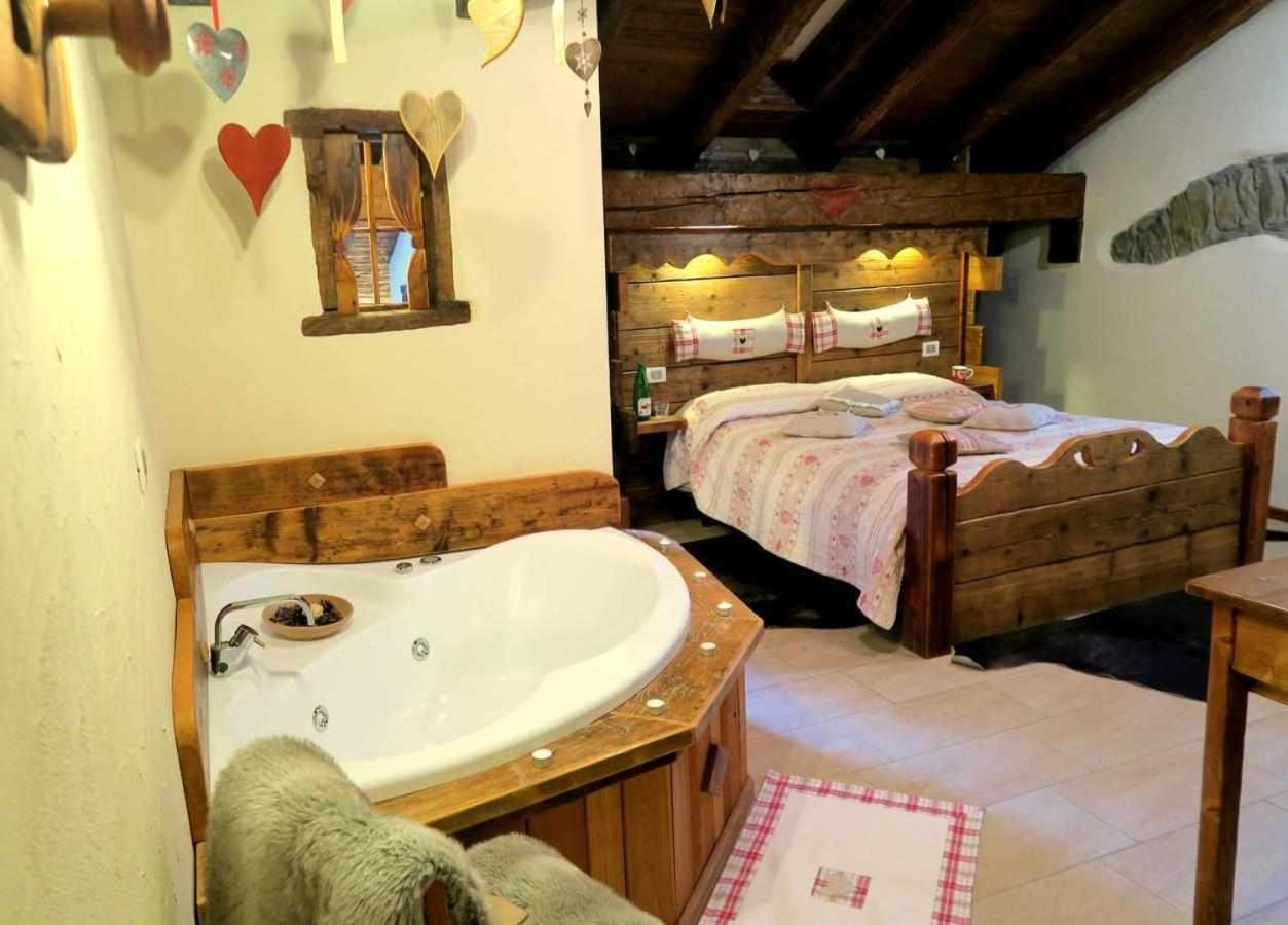 Romantica Suite Con Vasca Idromassaggio Aosta Exterior photo