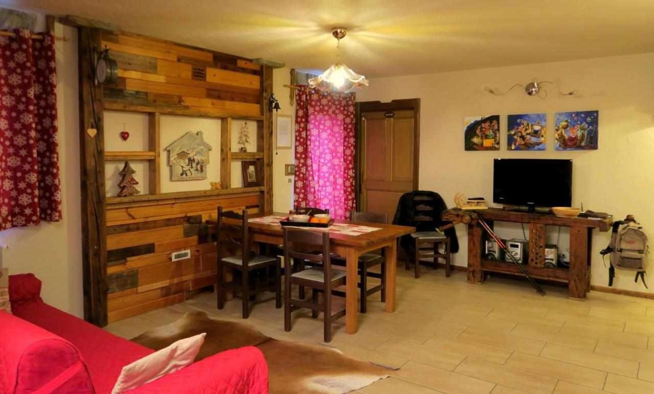 Romantica Suite Con Vasca Idromassaggio Aosta Exterior photo